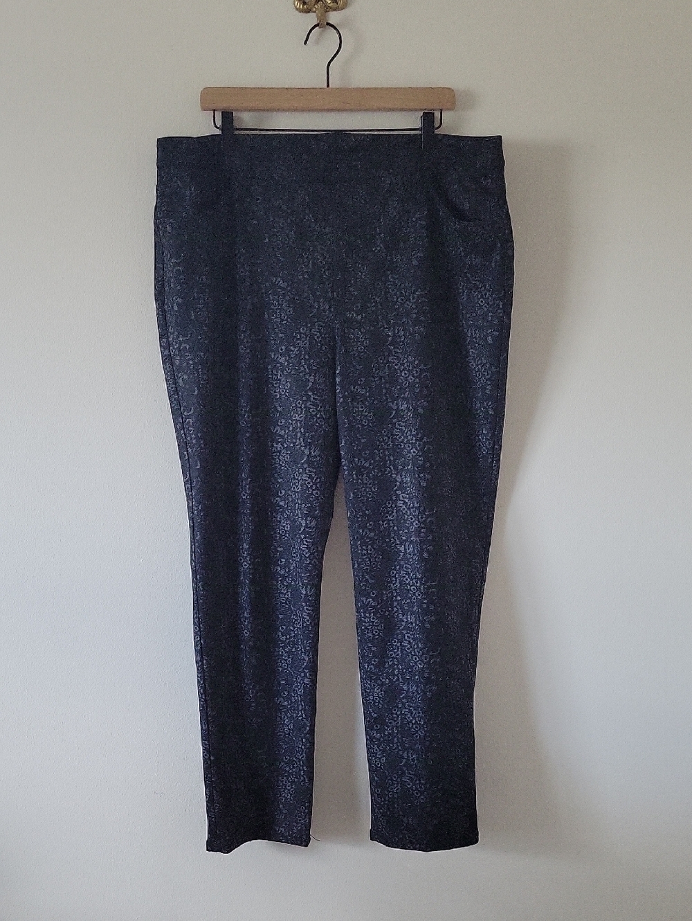 Chico's Black Grey Leopard Animal Print Slim Leg Ponte Pant Size XL/16R - Picture 1 of 7